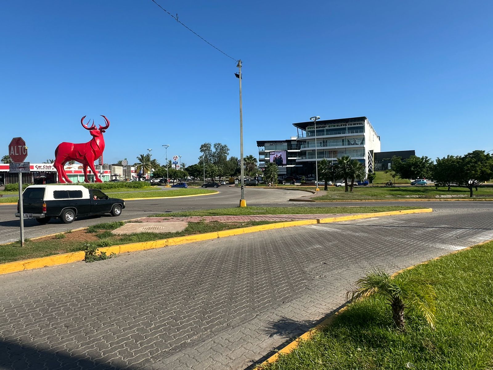 LOCAL COMERCIAL PLAZA EL ENCANTO [LOCALIZADA EN MARINA MAZATLAN]