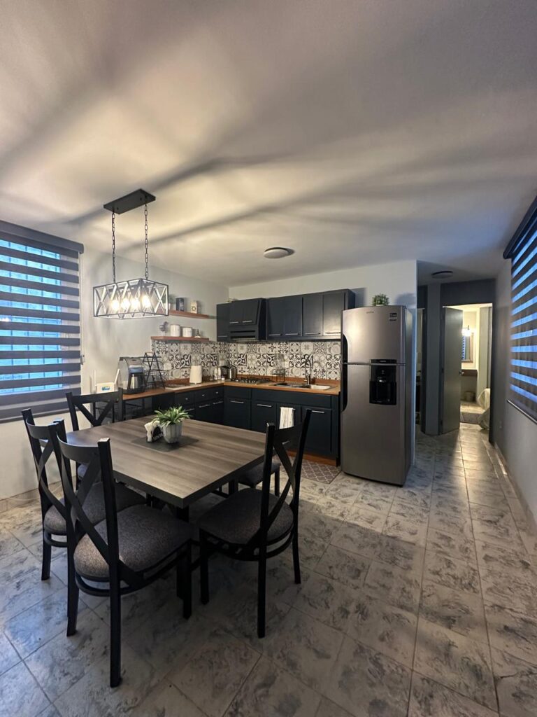 Departamento en renta de 2 recámaras amueblado en Col. López Mateos, Mazatlán, cerca de Clínica del Mar y avenidas principales
