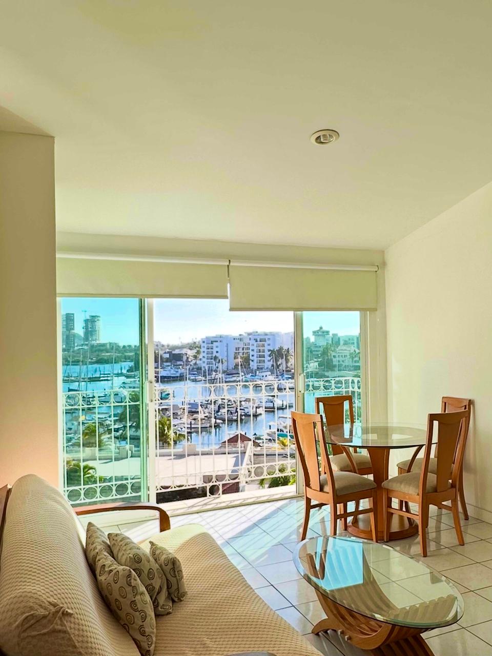 Departamento en renta en Marina Puesta del Sol Mazatlán con vista a los yates