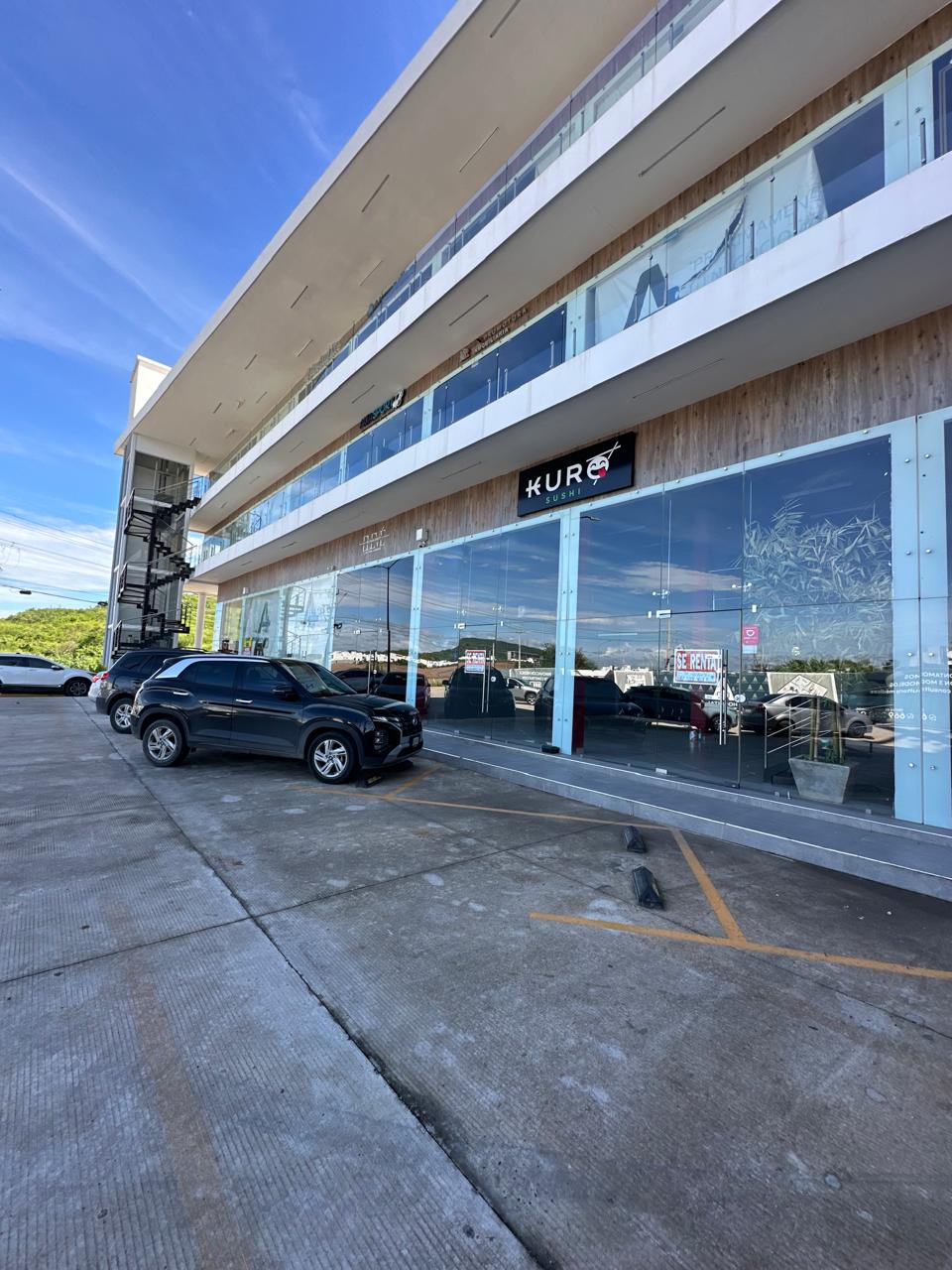 Dos locales comerciales en renta en Av. Paseo del Pacífico junto a Clínica Altamédica en Mazatlán